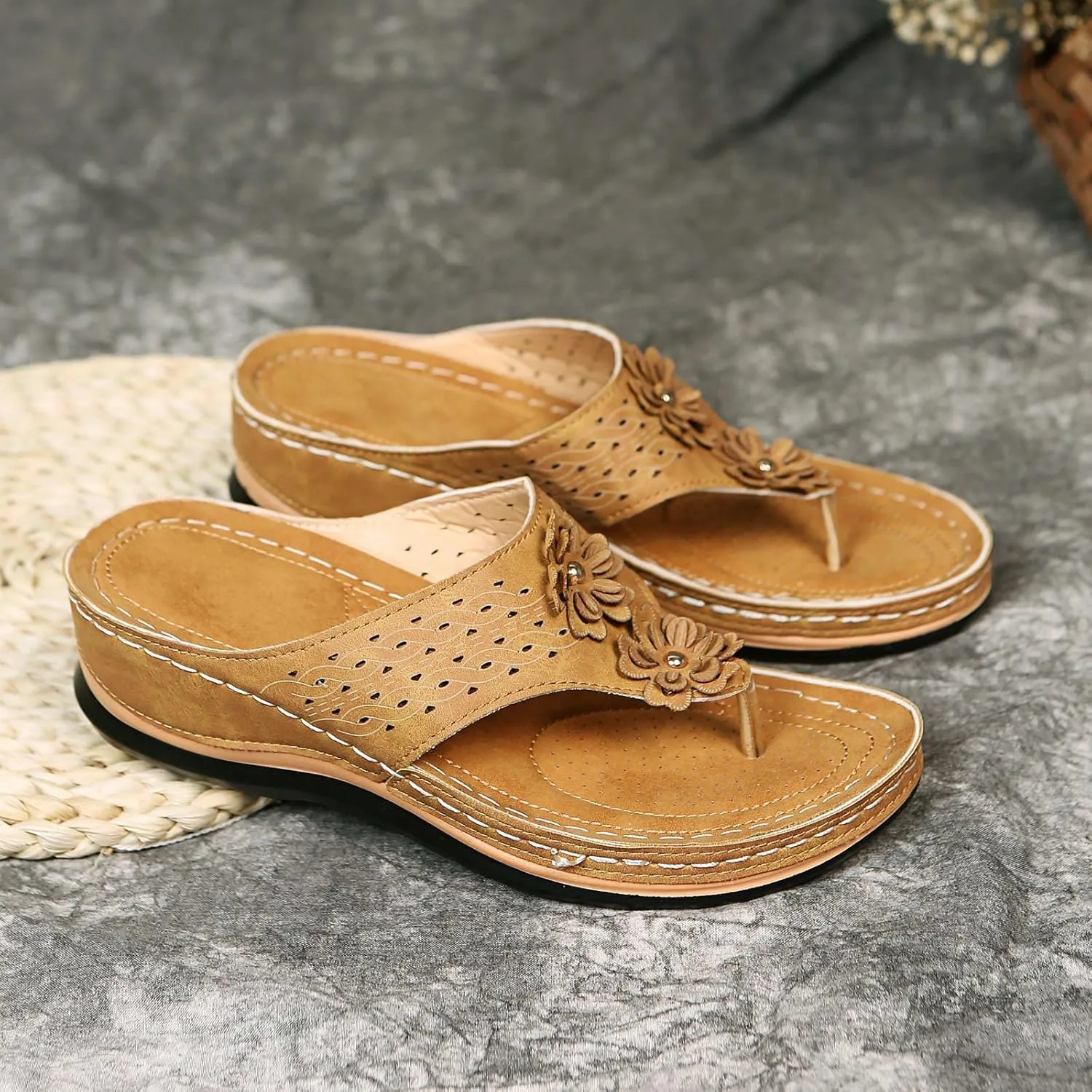 Eduavar Sandals Women Comfortable, Womens Sandals Dressy Summer Breathable Flip Flops Summer Beach Sandals Slippers