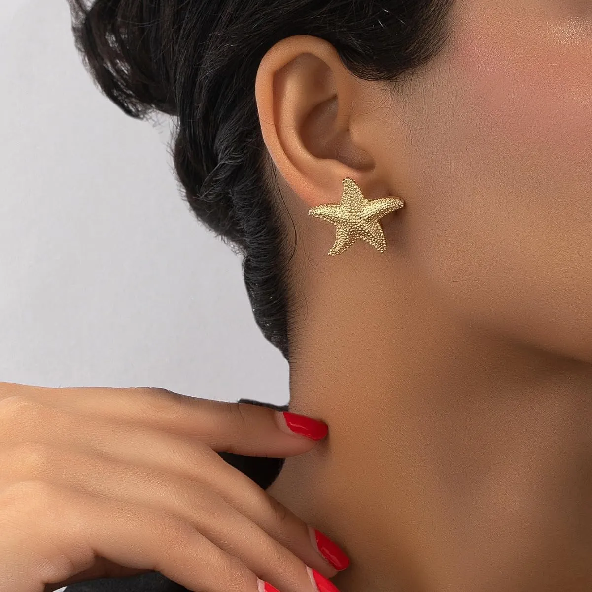 Gold Starfish Earrings for Women 14K Gold Plated Starfish Statement Stud Earrings for Women Trendy Jewelry Alluring Ocean-Themed Dangling Earrings Surfing Gifts for Couples Teen Girls
