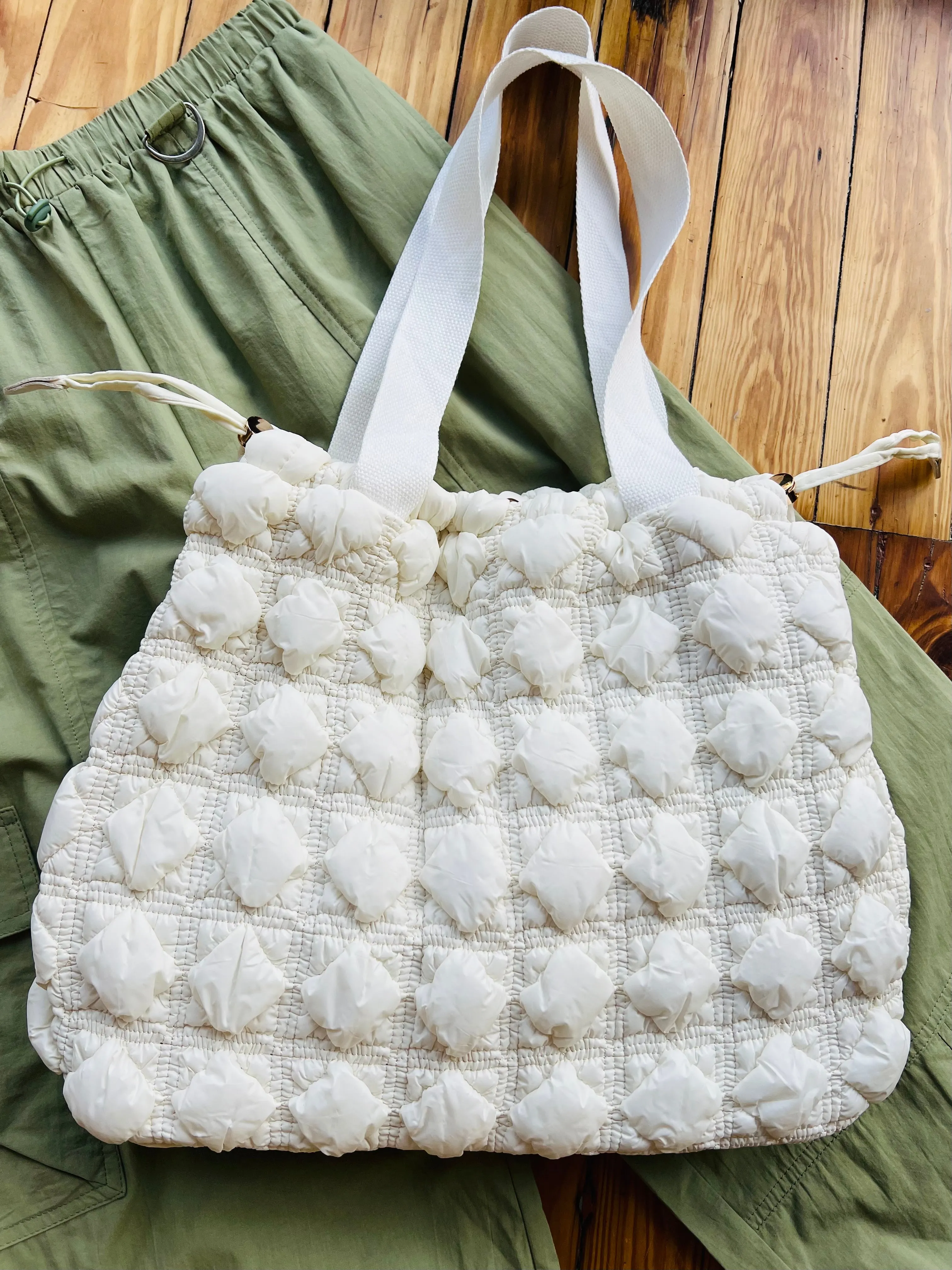 Ladies Puffer Light Weight Cloud Handbag (2 Colors)