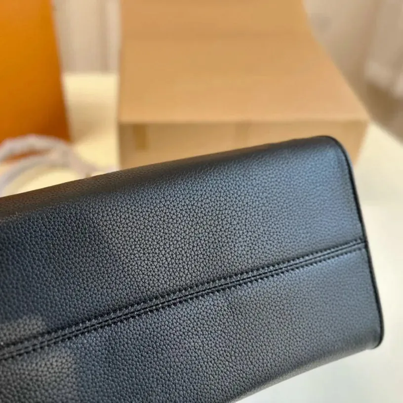 New Embossed Tote Bag for Women Large Capacity Leather Handbag Shopping Bags Neverfull Shopping and Crossbody Women's Shoulder Bag Traveling and On-the-Go Style