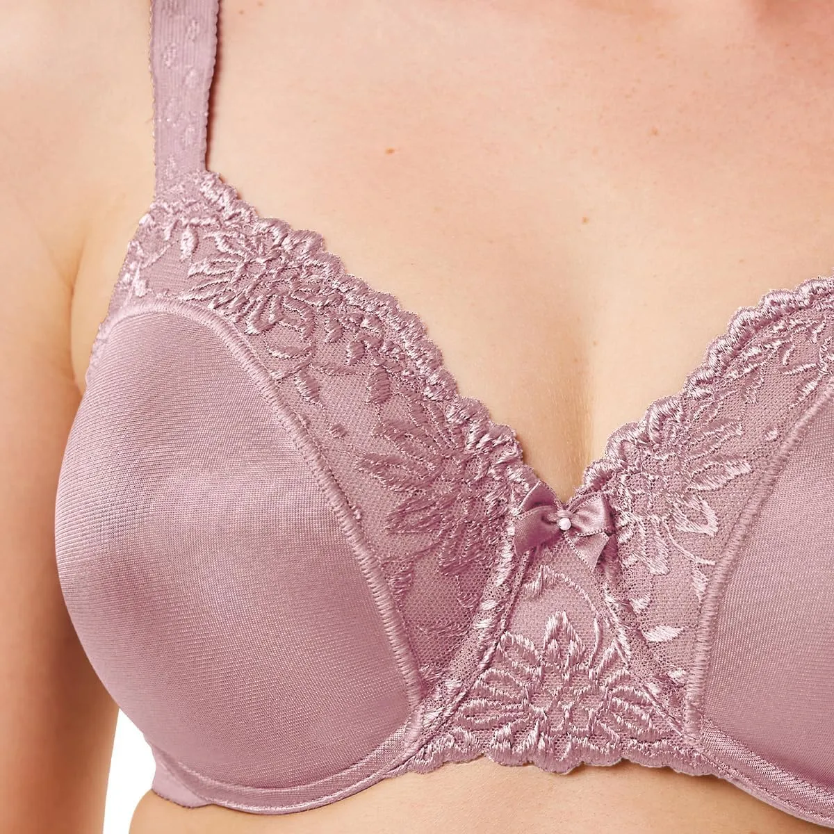 Triumph Ladyform Soft W Minimizing Bra for Women - Soft Full-Coverage Underwire Bra with All-Day Comfort - Sizes C-DDD