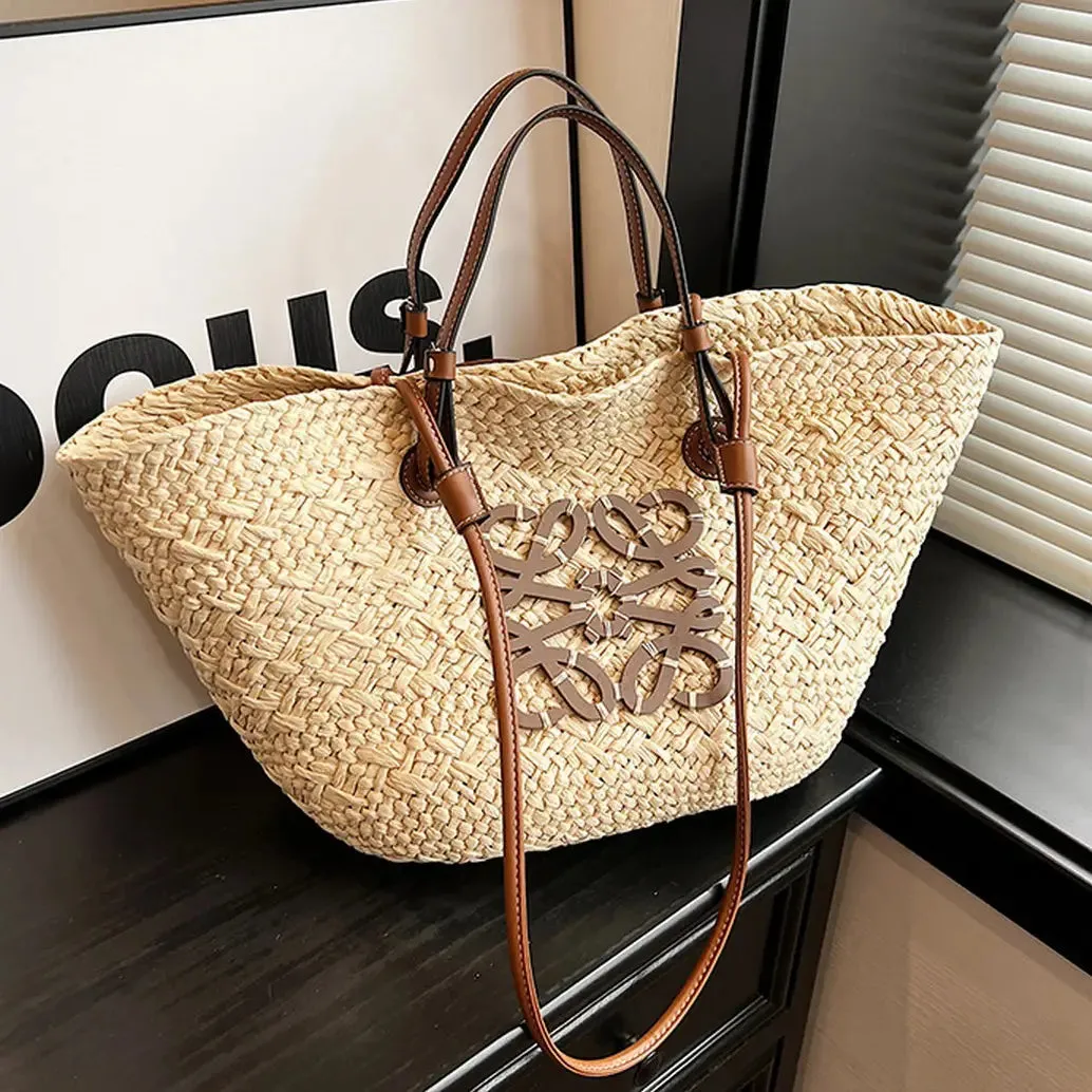 WOVEN BEACH BAG WITH WOODEN DETAIL